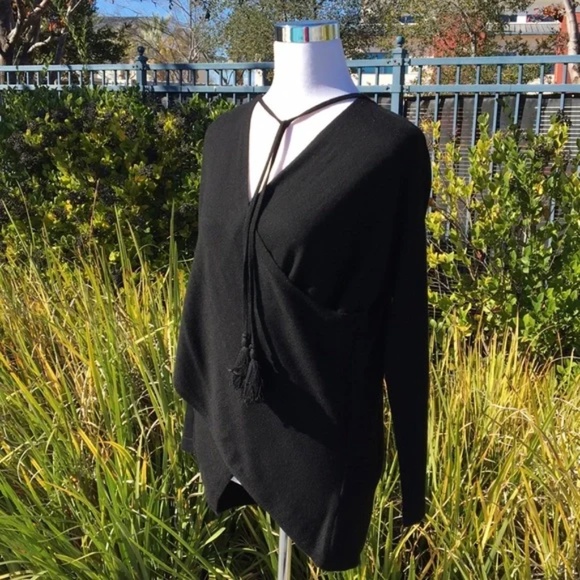 🆕 BLACK - NWT [white house black market] cross front sweater - Picture 3 of 9